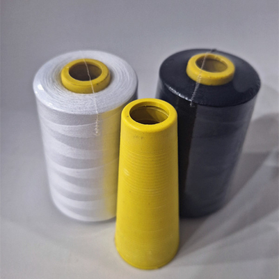 재고 3000 Yards Hilos De Coser 스푼 폴리에스터 꿰매기 가닥 TKT 가닥 40/2 폴리에스터 꿰매기 가닥